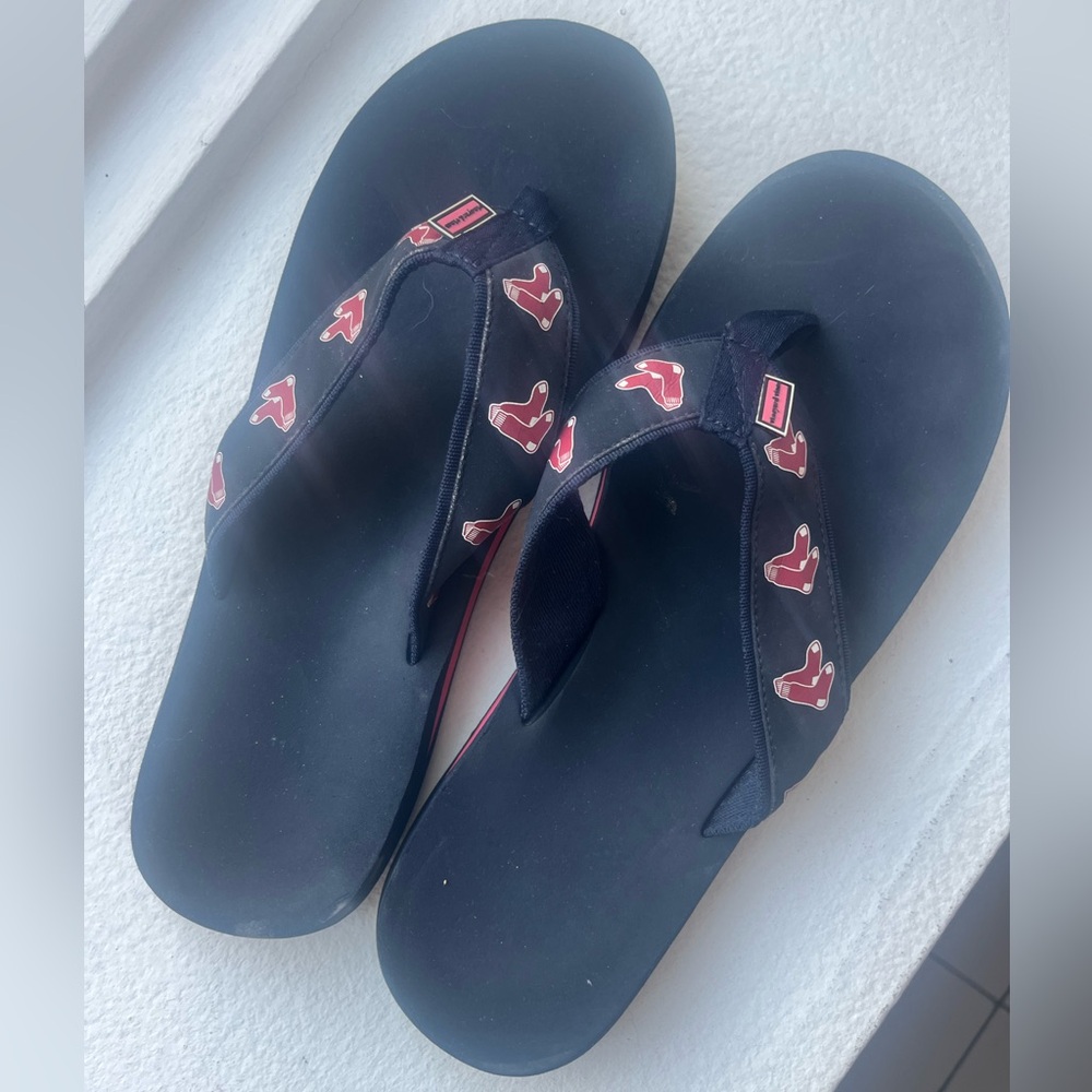 Vineyard Vines • RED SOX • navy blue • men’s flip flops • sz/ 11 • mostly unworn